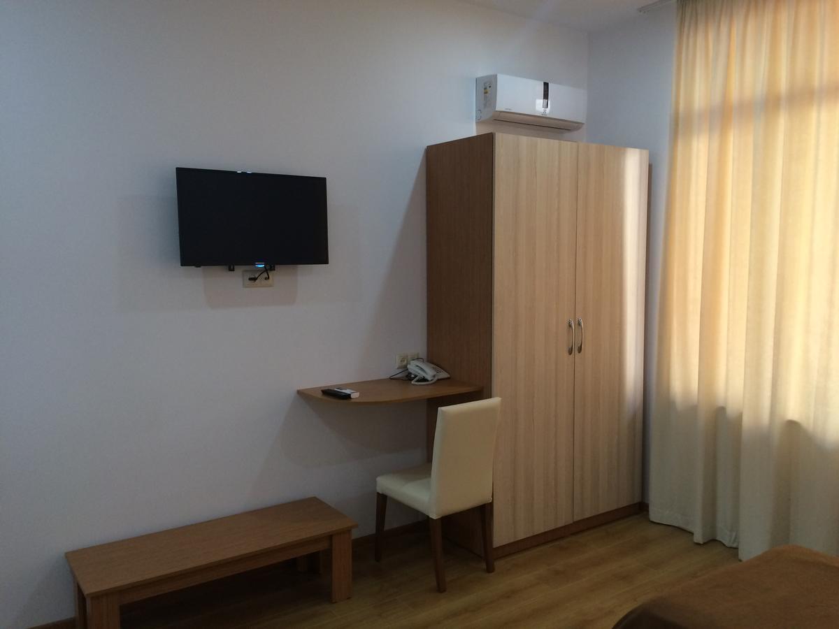 באטומי Hotel Marseille מראה חיצוני תמונה