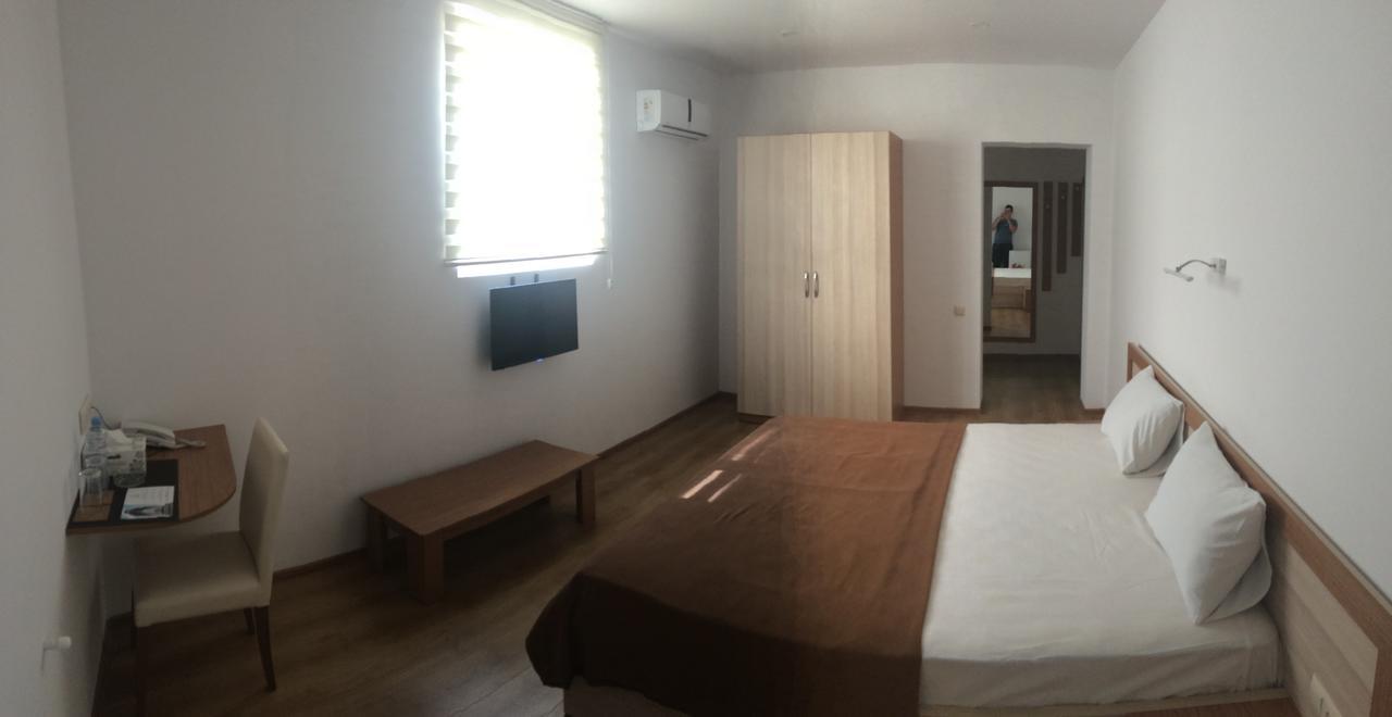 באטומי Hotel Marseille מראה חיצוני תמונה