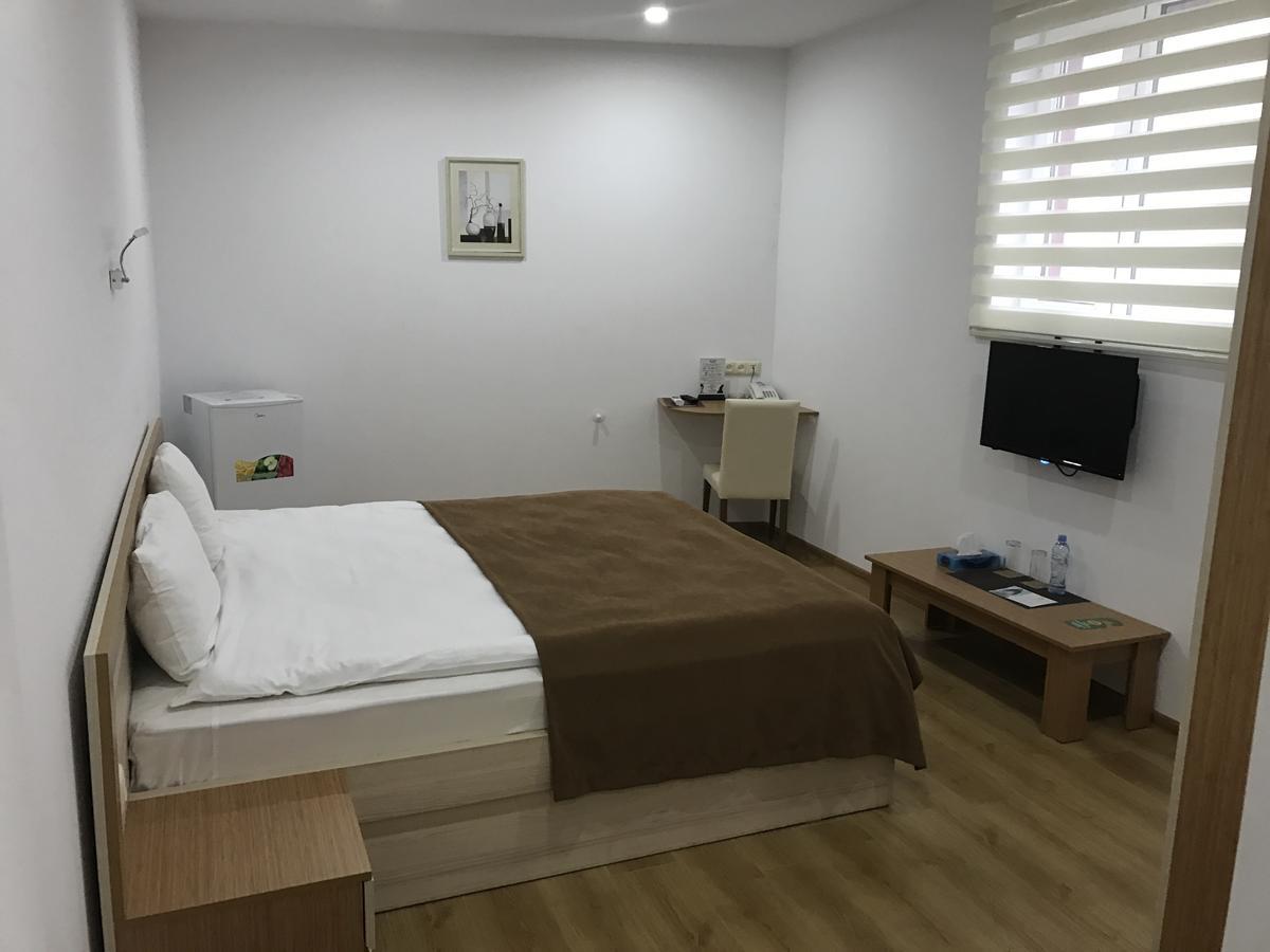 באטומי Hotel Marseille מראה חיצוני תמונה