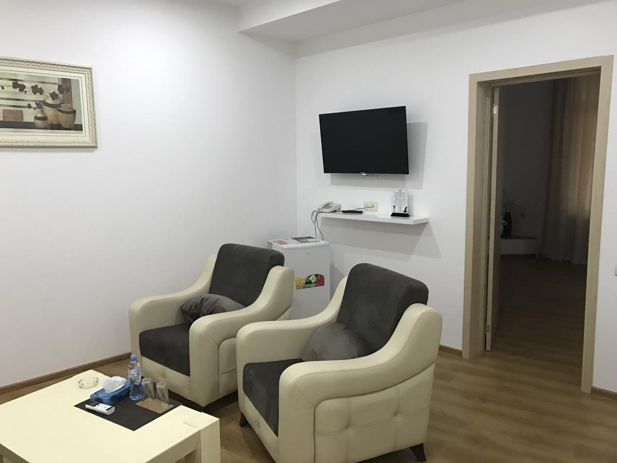 באטומי Hotel Marseille מראה חיצוני תמונה