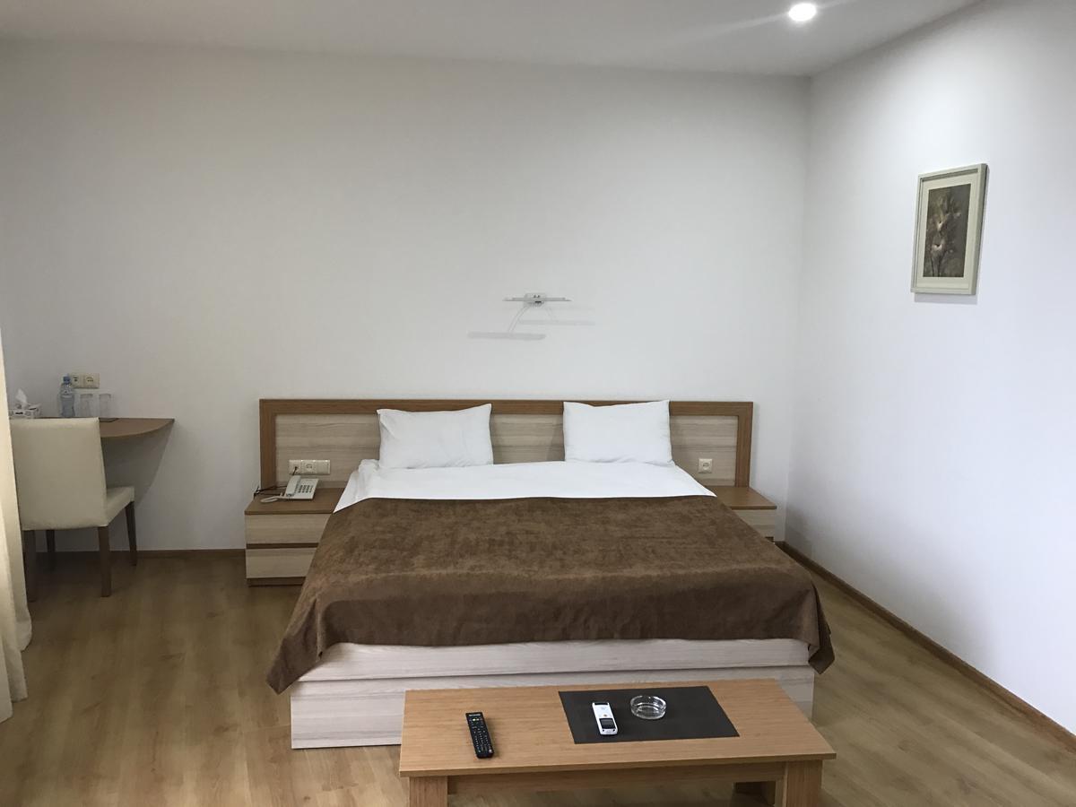 באטומי Hotel Marseille מראה חיצוני תמונה