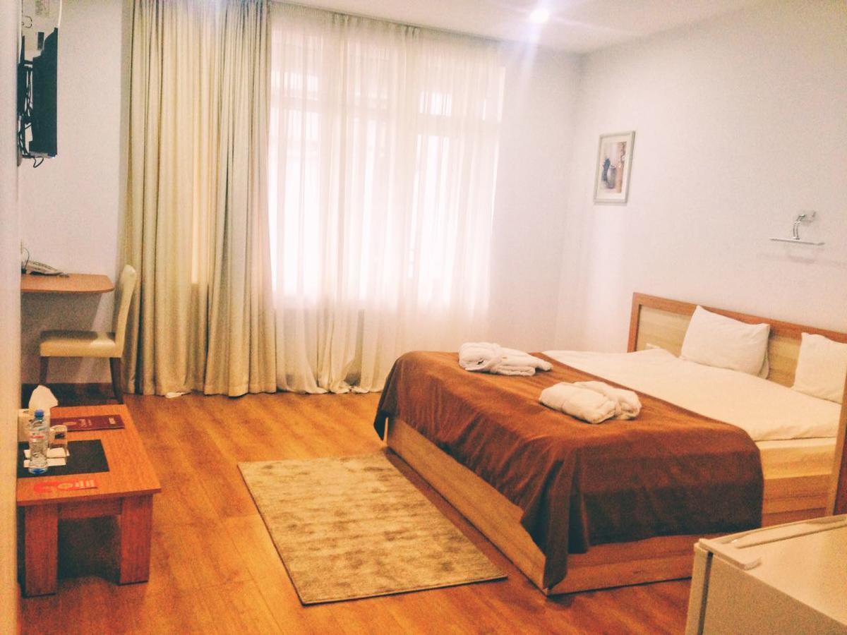 באטומי Hotel Marseille מראה חיצוני תמונה