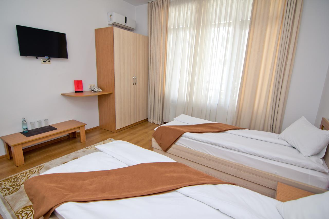 באטומי Hotel Marseille מראה חיצוני תמונה